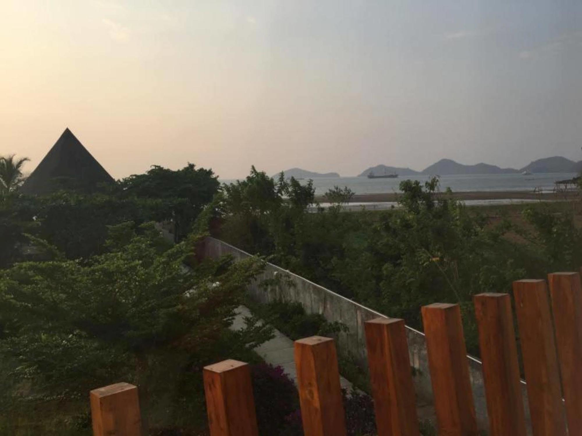 Luwansa Beach Resort Лабуан-Бахо Экстерьер фото