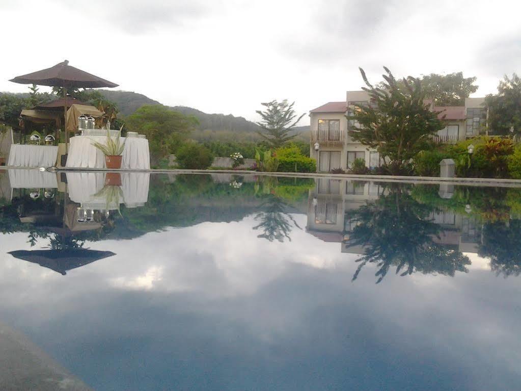 Luwansa Beach Resort Лабуан-Бахо Экстерьер фото
