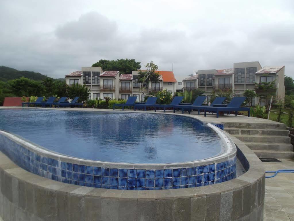 Luwansa Beach Resort Лабуан-Бахо Экстерьер фото